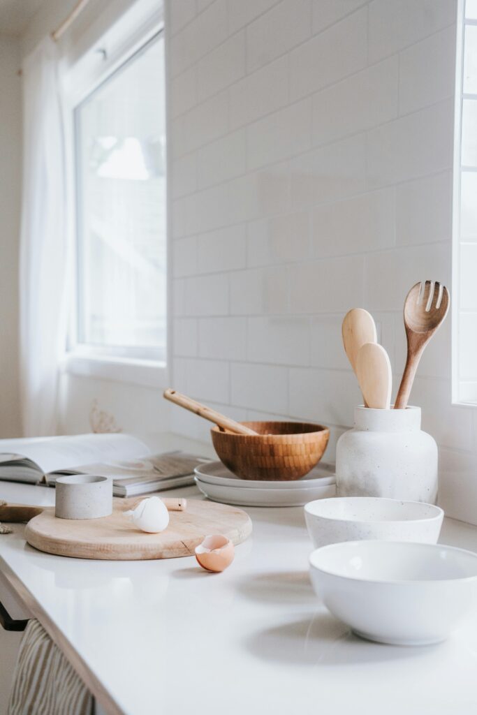 Kitchen countertop with bowls and ladels_Preferred construction