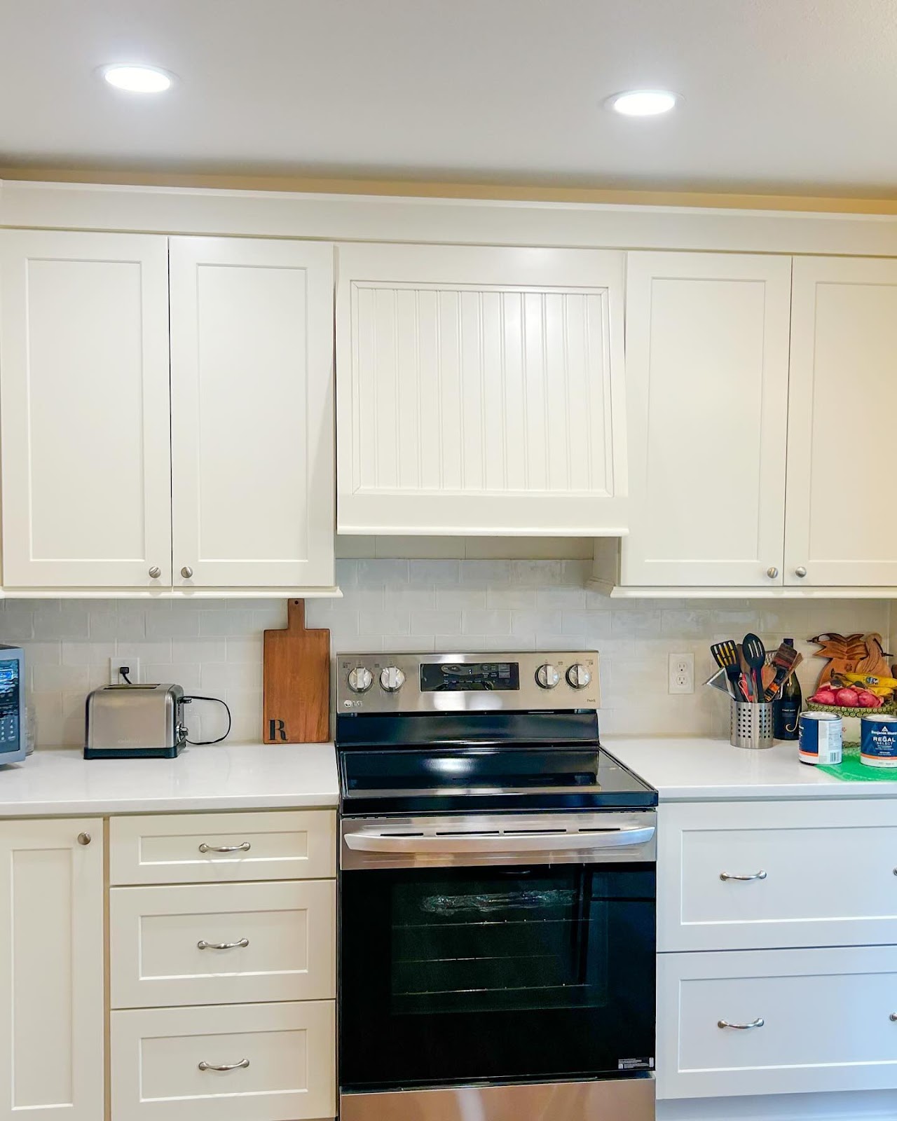 kitchen cabinets and oven_Preferred construction